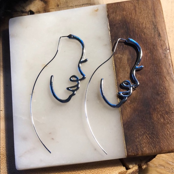 Jewelry - Abstract face earrings🌿💕